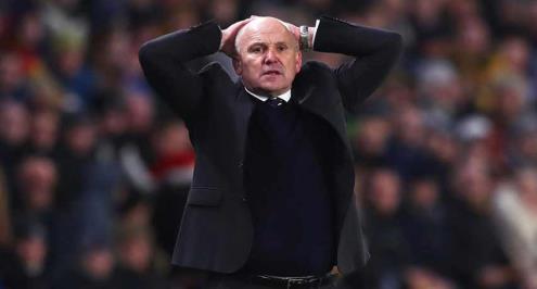 هال سيتي يقيل مدربه مايك فيلان بعد ثلاثة أشهر من تعيينه